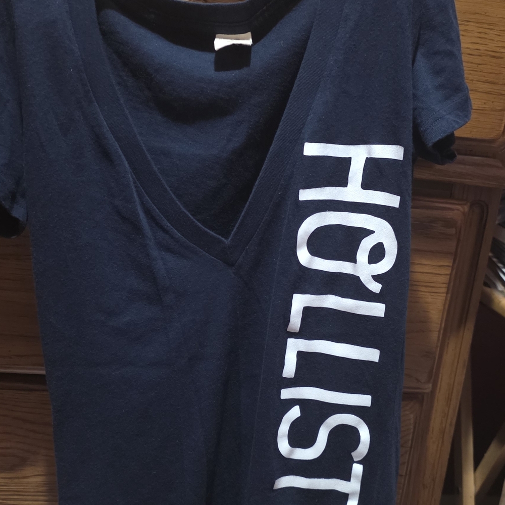 Nice Fit! Hollister Navy V-Neck Tee with White Logo